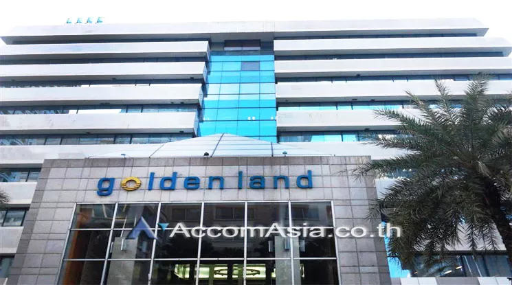 Center Air, Split-type Air |  Golden Land Office space  for Rent BTS Ratchadamri in Ploenchit Bangkok